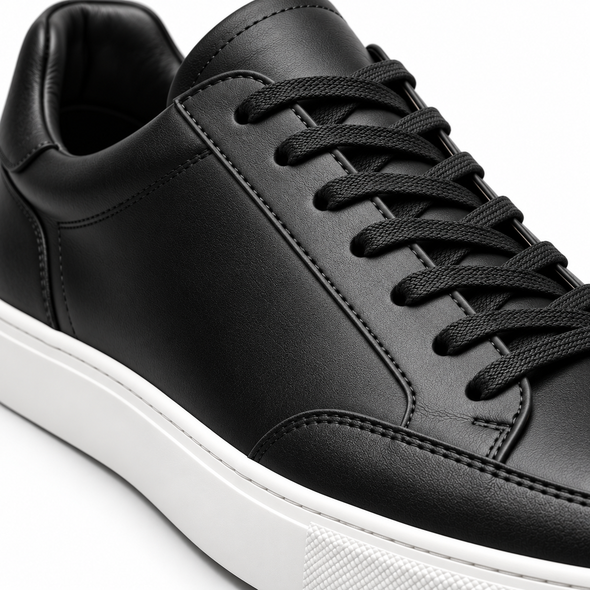 Premium Leather Low-Top Trainers – Classic Black | OSTTRAVALLE